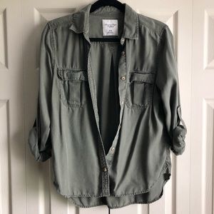 American Eagle Button Up (M)